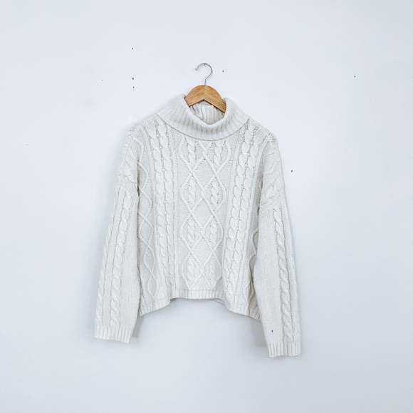 Abercrombie & Fitch Cream Cable Knit Turtleneck Sweater - Picture 3 of 8